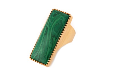 Lot 151 - A malachite dress ring