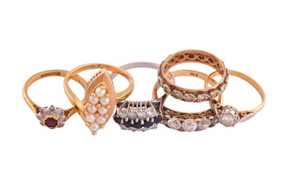Lot 793 - A SMALL COLLECTION OF RINGS