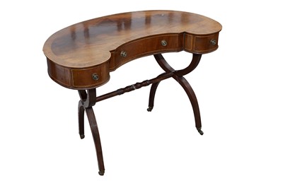 Lot 189 - A MAHOGANY KIDNEY SHAPED DRESSING TABLE, IN THE REGENCY TASTE, 20TH CENTURY