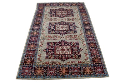 Lot 347 - A FINE PAKISTANI RUG