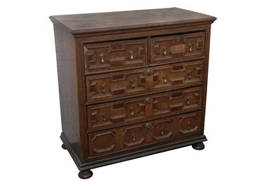 Lot 200 - A GEORGE I OAK CHEST