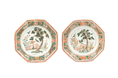 Lot 87 - A PAIR OF CHINESE FAMILLE VERTE OCTAGONAL DISHES.