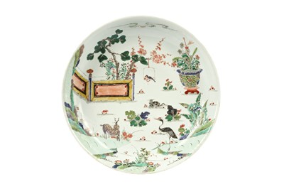 Lot 85 - A CHINESE FAMILLE VERTE 'GARDEN' CHARGER.
