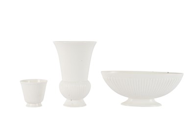 Lot 50 - AMENDED DESCRPTION: A WEDGWOOD AND BARLASTON OVAL MOULDED VASE, 20TH CENTURY