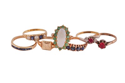 Lot 764 - A SMALL COLLECTION OF RINGS