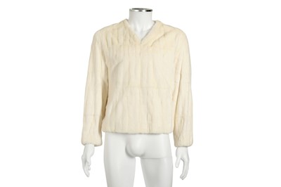 Lot 191 - Gucci Cream Fur V Neck Jumper - Size 48