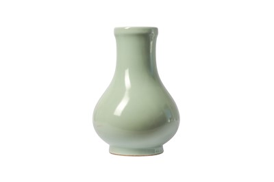 Lot 124 - A CHINESE CELADON-GLAZED PEAR-SHAPED VASE.