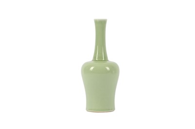 Lot 432 - A CHINESE CELADON-GLAZED MALLET-SHAPED VASE.