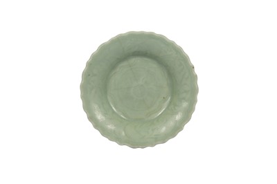 Lot 233 - A SMALL CHINESE LONGQUAN CELADON DISH.