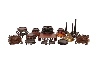 Lot 420 - λ A GROUP OF NINETEEN CHINESE WOOD STANDS AND A BRONZE COVER