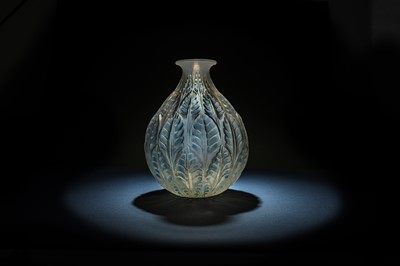 Lot 11 - RENÉ LALIQUE (FRENCH, 1860-1945)