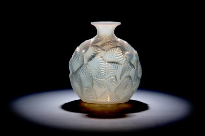 Lot 14 - RENÉ LALIQUE (FRENCH, 1860-1945)