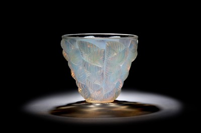 Lot 16 - RENÉ LALIQUE (FRENCH, 1860-1945)