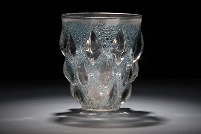 Lot 18 - RENÉ LALIQUE (FRENCH, 1860-1945)