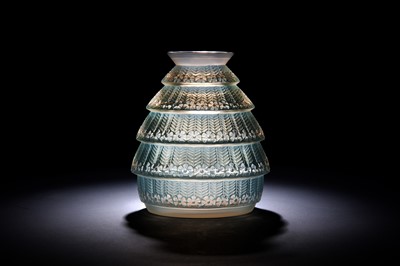 Lot 19 - RENÉ LALIQUE (FRENCH, 1860-1945)