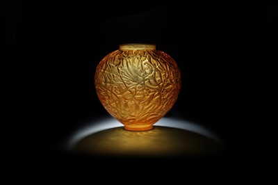Lot 21 - RENÉ LALIQUE (FRENCH, 1860-1945)