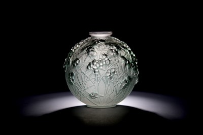 Lot 22 - RENÉ LALIQUE (FRENCH, 1860-1945)