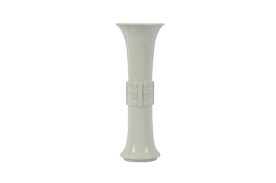 Lot 142 - A CHINESE BLANC-DE-CHINE VASE, GU.