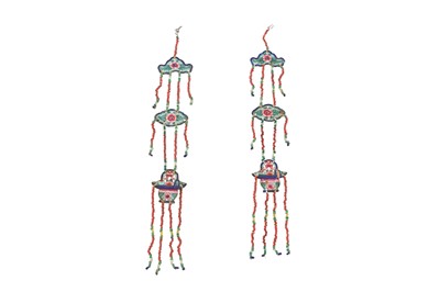 Lot 497 - TWO CHINESE CANTON ENAMEL AND GLASS ACCESSORIES.