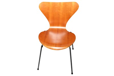 Lot 277 - ARNE JACOBSEN (DANISH, 1902-1971) FOR FRITZ HANSEN, DENMARK