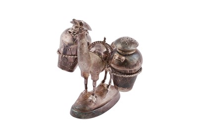 Lot 890 - A MIXED GROUP - A 20TH CENTURY PERUVIAN NOVELTY CRUET