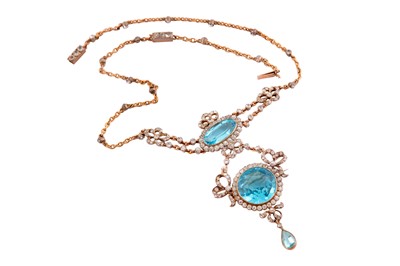Lot 703 - AN EARLY 20TH CENTURY PASTE NECKLACE
