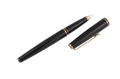 Lot 60 - A GERMAN MONTBLANC MEISTERSTUCK 'CLASSIC' FOUNTAIN PEN