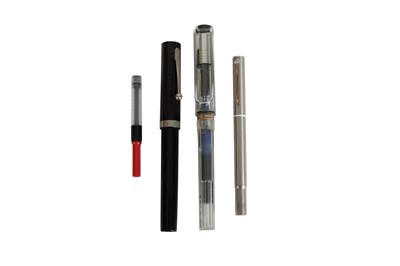 Lot 827 - A JAPANESE PILOT FOUNTAIN PEN