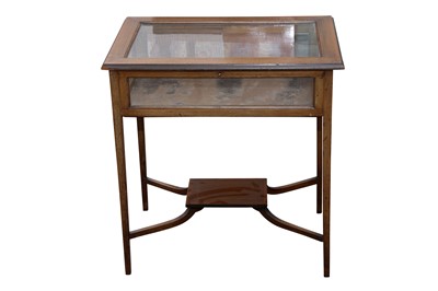 Lot 243 - AN EDWARDIAN SATINWOOD BANDED AND LINE INLAID BIJOUTERIE TABLE