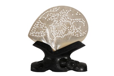 Lot 157 - A COLLECTION OF FOUR 19TH CENTURY CHINESE PEARL SHELL CARVINGS, QING DYNASTY