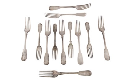 Lot 895 - A MIXED GROUP OF GEORGE IV TO VICTORIAN STERLING SILVER FLATWARE