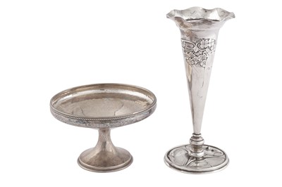 Lot 902 - A MIXED GROUP OF ARTS AND CRAFTS STERLING SILVER