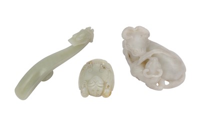 Lot 607 - THREE CHINESE JADE CARVINGS.