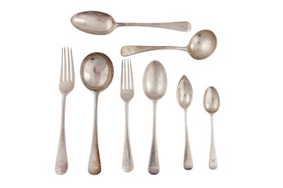 Lot 913 - A GEORGE V STERLING SILVER PART-TABLE SERVICE OF FLATWARE / CANTEEN, LONDON 1928 BY GOLDSMITHS AND SILVERSMITHS