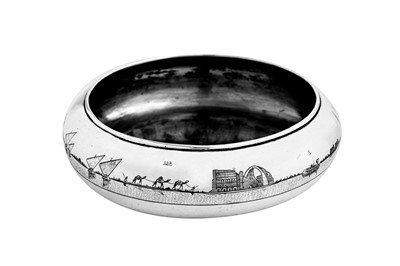 Lot 363 - A large early 20th century Iraqi silver and niello bowl, circa 1930 signed Omara wa Saad