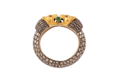 Lot 143 - A diamond bangle