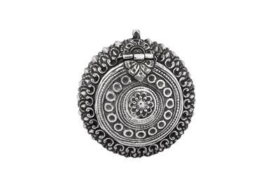 Lot 214 - A 19th century Sumatran (Indonesian) unmarked silver betel or tobacco box (chelpa), possibly Aceh circa 1850-1900