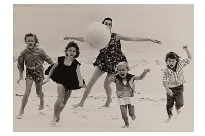 Lot 161 - Norman Parkinson (1913-1990)
