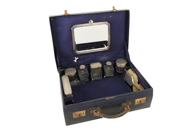Lot 28 - A GEORGE V MAPPIN & WEBB TRAVELLING VANITY CASE