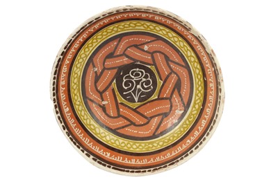 Lot 109 - A SAMANID EARTHENWARE POTTERY BOWL