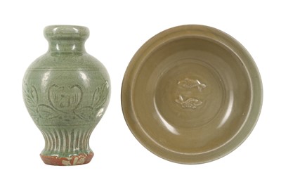Lot 566 - A CHINESE LONGQUAN CELADON 'FISH' BOWL...