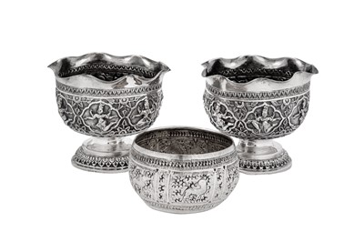 Lot 151 - A pair of late 19th / early 20th century Anglo-Indian unmarked silver bowls, Lucknow circa 1900