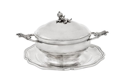 Lot 447 - A late 18th century German silver écuelle and cover, Augsburg 1775-1777 by Christianus Drentwett II (1729-1801, master 1754)