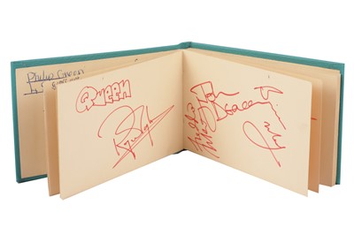 Lot 1032 - Queen
