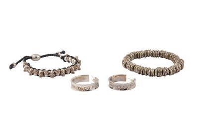 Lot 3 - A SMALL COLLECTION OF JEWELLERY