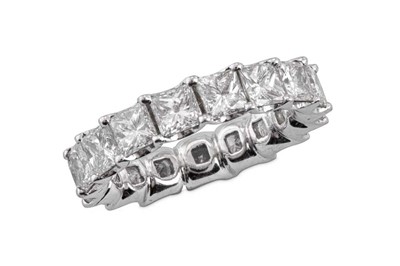 Lot 187 - A diamond eternity ring