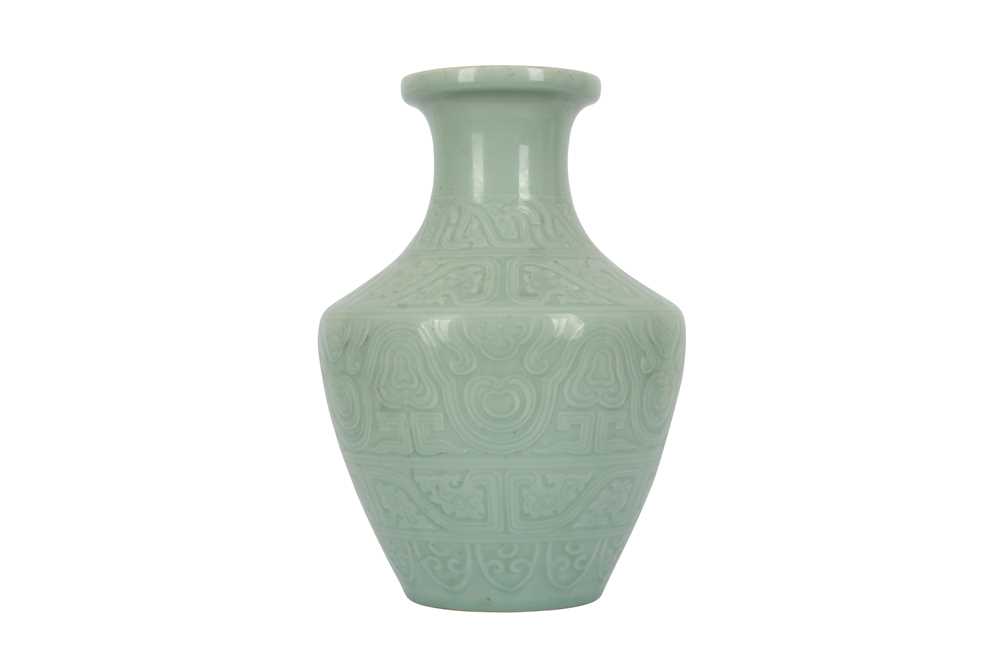Lot 188 - A LARGE CHINESE CELADON-GLAZED 'KUI DRAGONS' VASE.