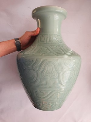 Lot 188 - A LARGE CHINESE CELADON-GLAZED 'KUI DRAGONS' VASE.