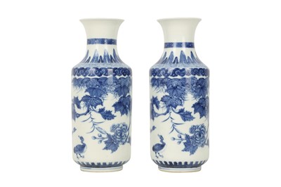 Lot 962 - A PAIR OF CHINESE BLUE AND WHITE 'GEESE' VASES.