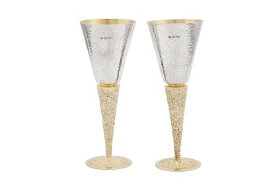 Lot 534 - A pair of Elizabeth II modernist sterling silver parcel gilt goblets or champagne flutes, London 1968 by Stuart Devlin (1931-2018)